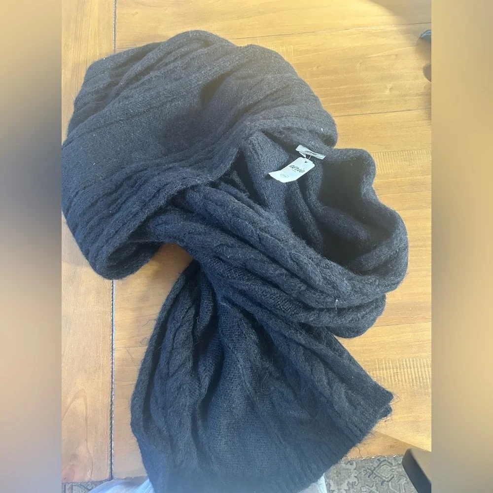 NWT Aerie Black Cable Knit Scarf